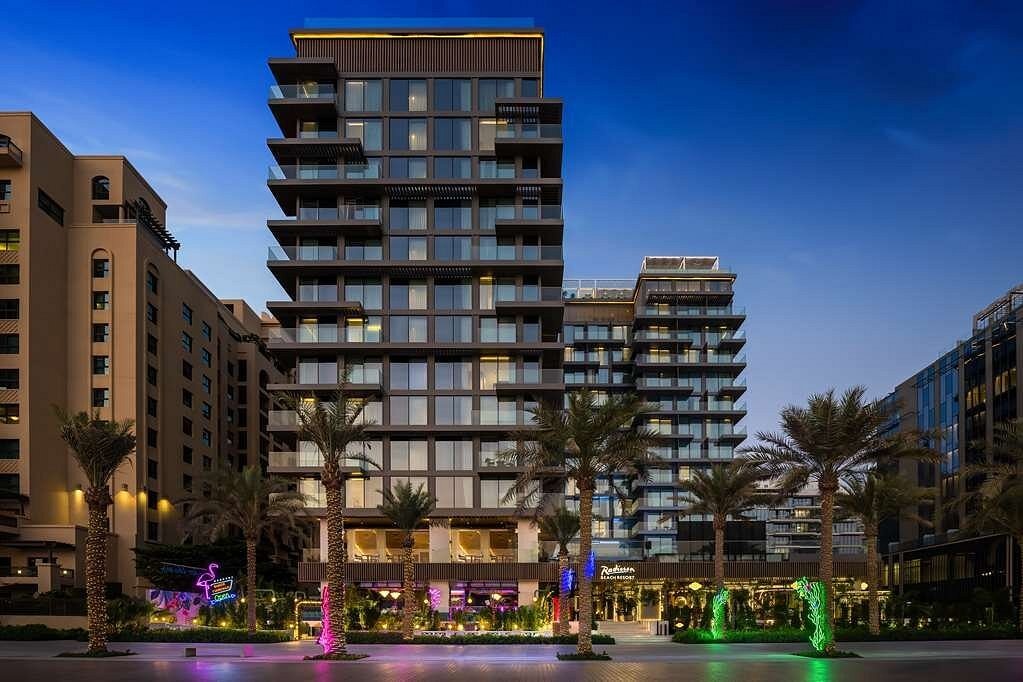 منتجع راديسون بيتش نخلة الجميرا