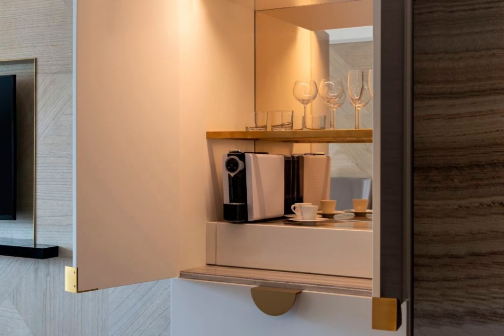 1mc4v12000bxw3fhj1904_W_1080_808_R5_D