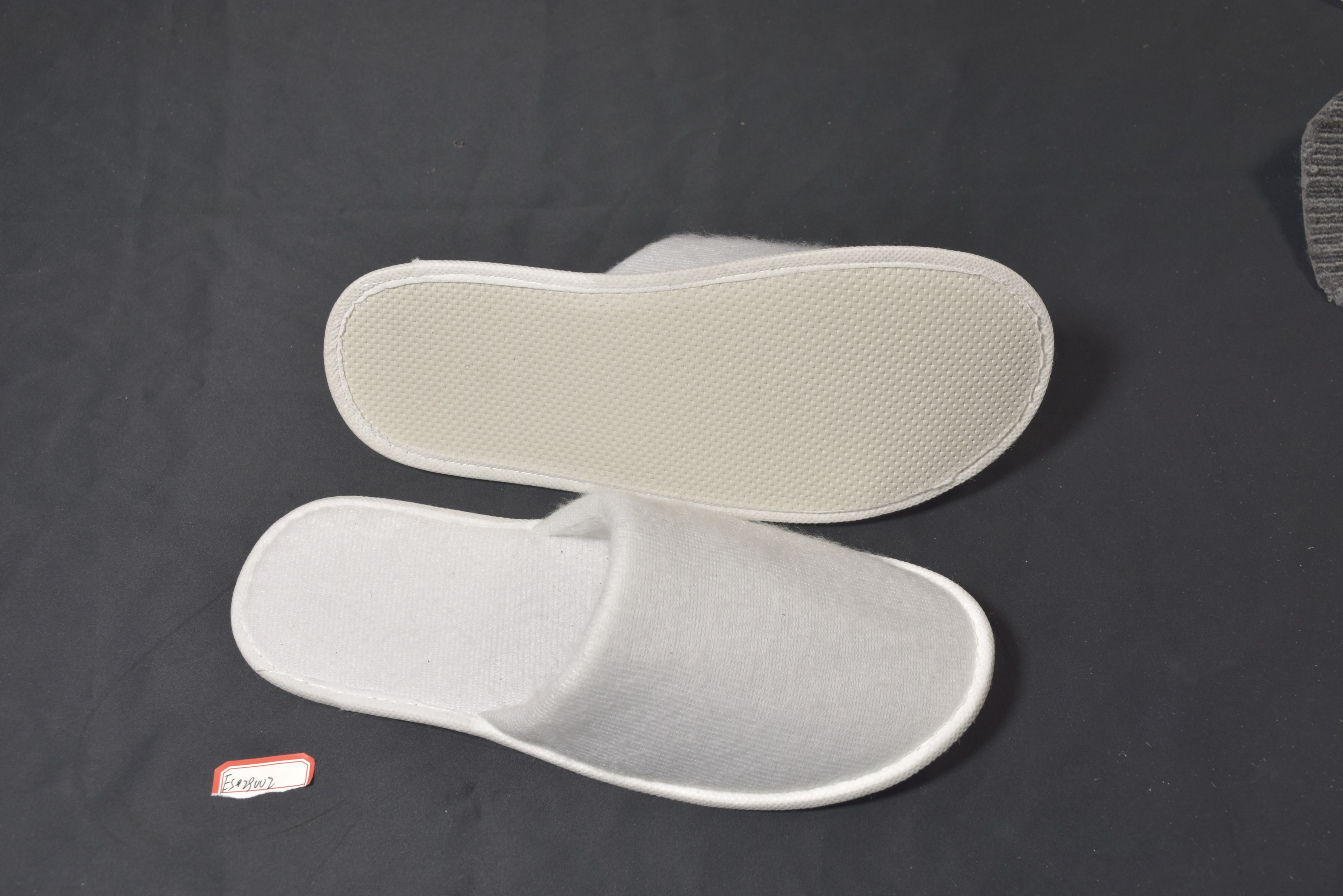 فندق كبير فحص النعال وافل