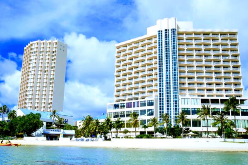 منتجع الشاطئ فصاعدا