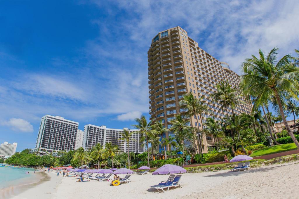 يساعد ايستون في Outrigger Guam Beach Resort تعزيز تجربة المستخدم